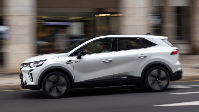 4,3 litros gasolina, fabrica España y 8 años garantia SUV híbrido Mitsubishi Grandis (17)