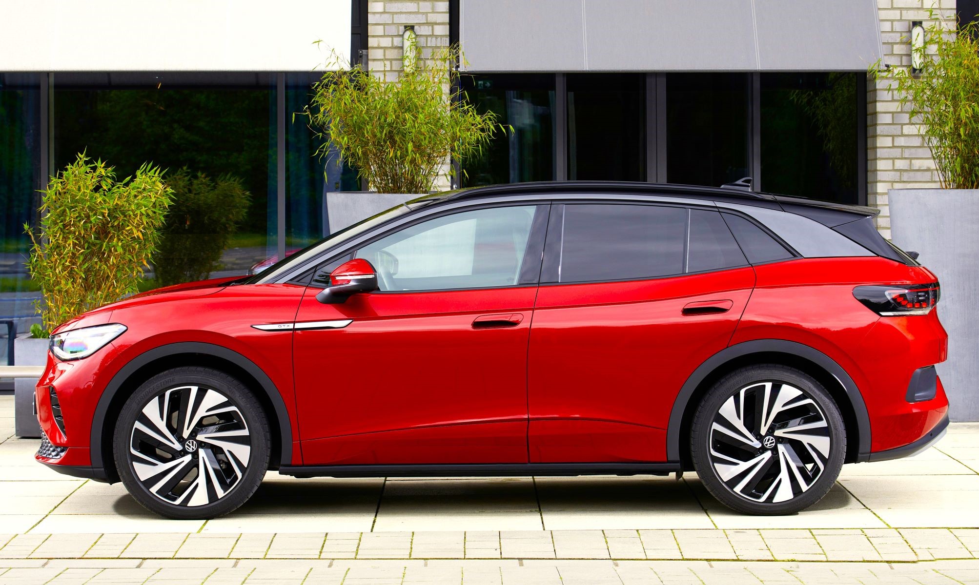 El Volkswagen ID.4 es uno de los coches eléctricos más vendidos en Europa. Estos podrían, en los próximos años, acabar con la que parecía la tecnología 'perfecta'.