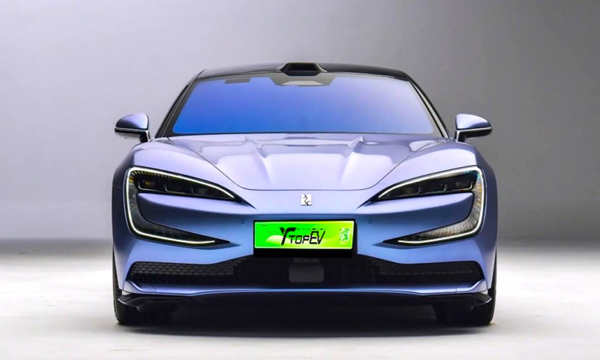 Con una batería de 150 kWh, la mayor de un coche del Grupo BYD, este Yangwang U7 homologa hasta 1.006 km de autonomía.