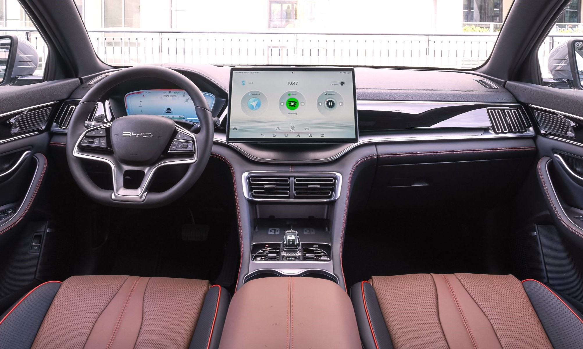 Con casi 10.000 ventas logradas en 2025, este SUV híbrido enchufable de BYD ha sido la gran sorpresa del año en el mercado español.