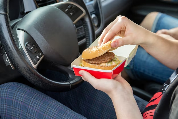 hamburguesa comida basura coche dueños coches eléctricos recargan casa comida más sana