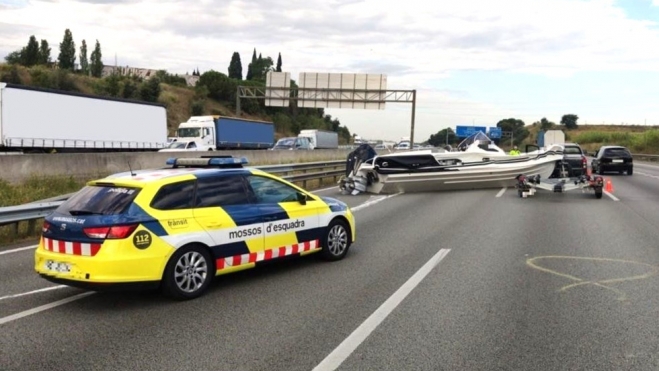 mossos Miles coches oficiales sin balizas V16 DGT Pere Navarro prisa millones españoles enero mossos Miles coches oficiales sin balizas V16 DGT Pere Navarro prisa millones españoles enero