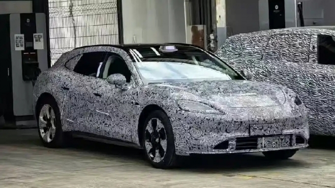 foto espia Shangjie s7 24.500 euros Porsche Taycan MG Huawei rival Xiaomi SU7