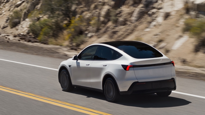 Tesla Model Y Standard Trasera