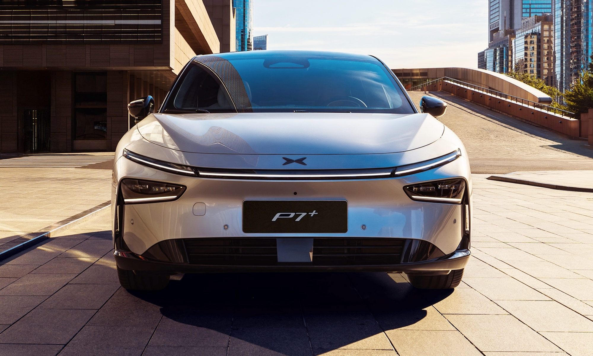 El P7+ tiene el precio de un compacto, pero el tamaño de una gran berlina europea.