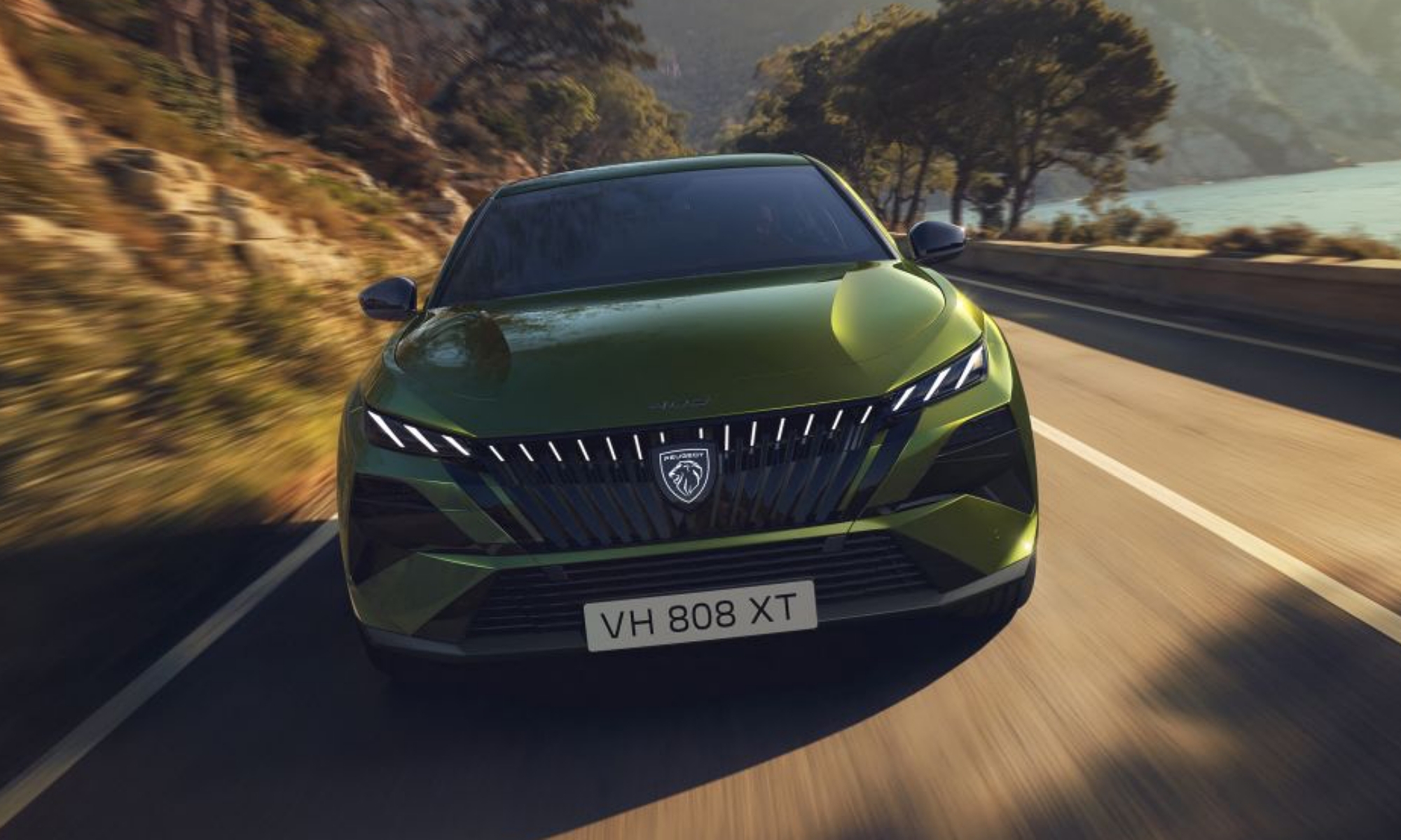 El nuevo 408 adapta su estilo al del Peugeot 308 renovado.