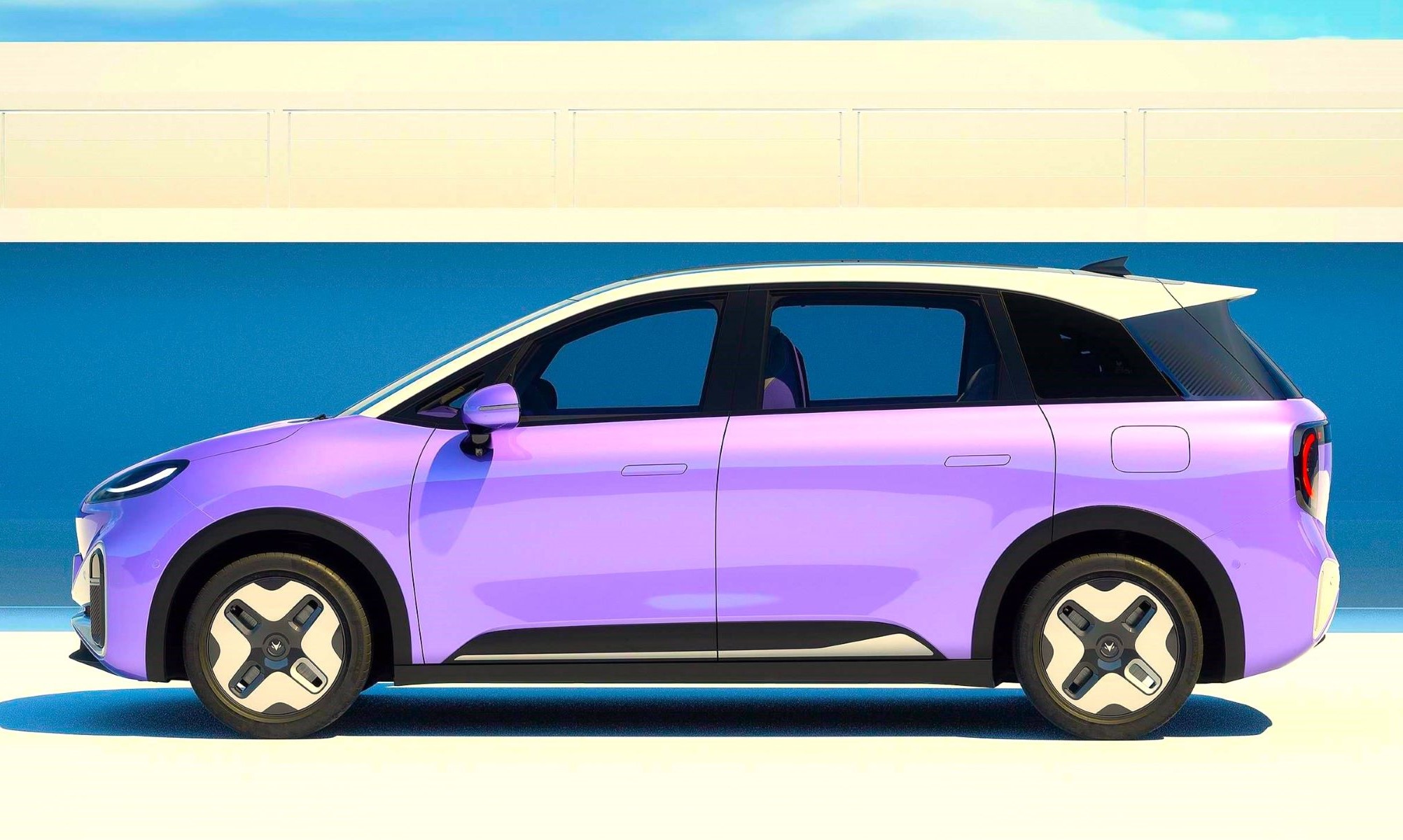 Arcfox es la marca de turismos del Grupo BAIC, ya presente en España, y ofrece modelos tan interesantes como este monovolumen.