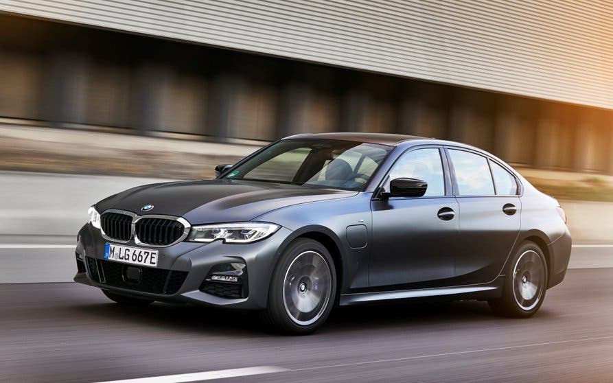 BMW 320e: la versión híbrida enchufable de acceso, más asequible, para el Serie  3