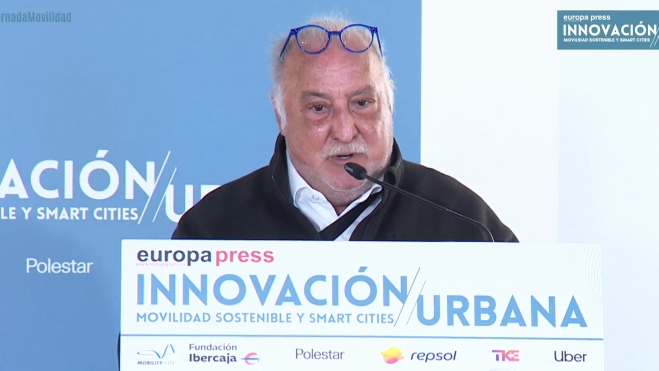 pere navarro dgt sacar coches electricos gasolina centro ciudad transporte publico taxi