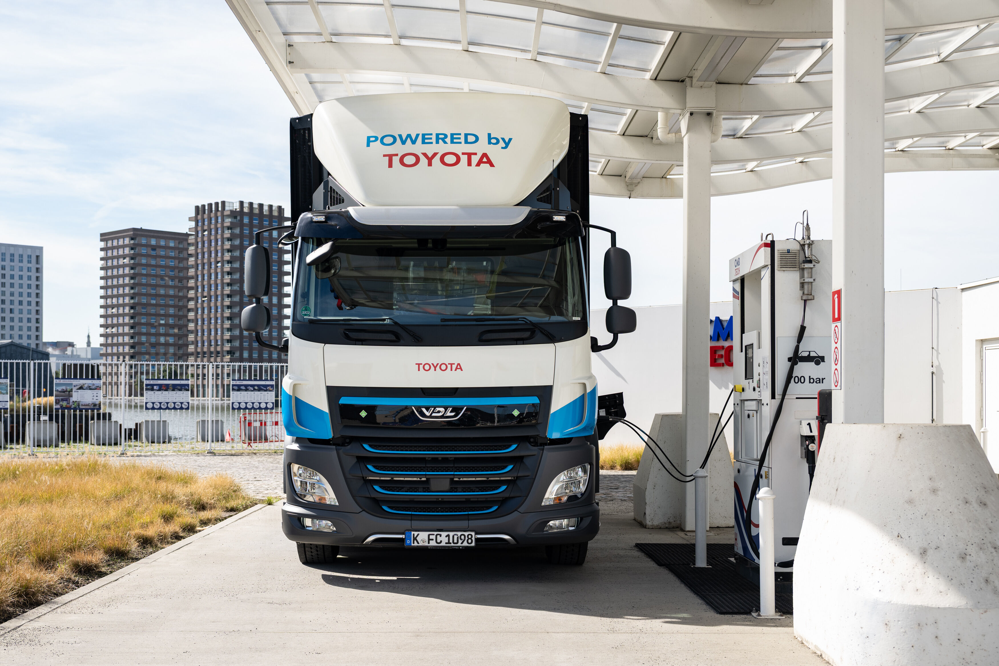 toyotacamionpiladecombustiblehidrogeno2025 camionrepostando