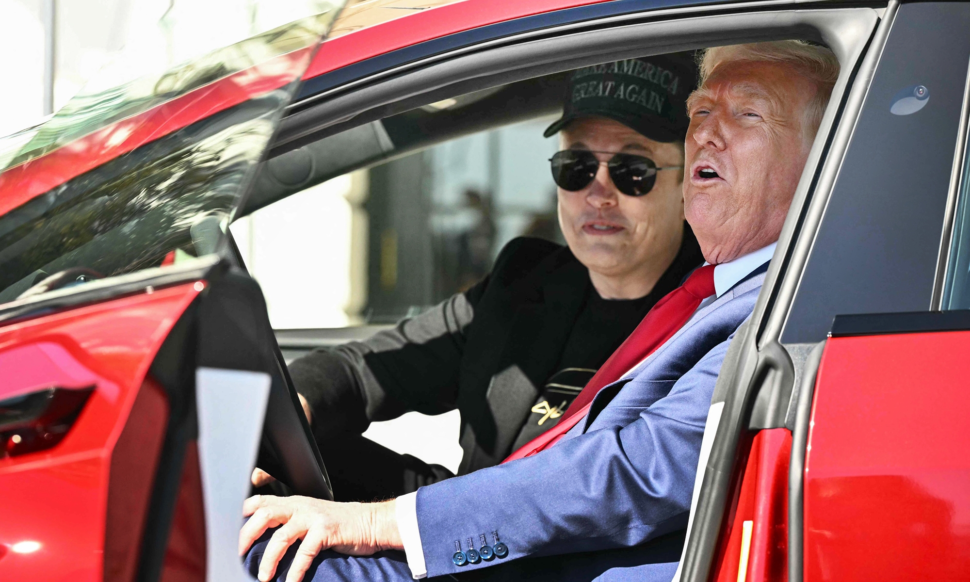 Donald Trump aboga por que todos los fabricantes son bienvenidos a Estados Unidos.