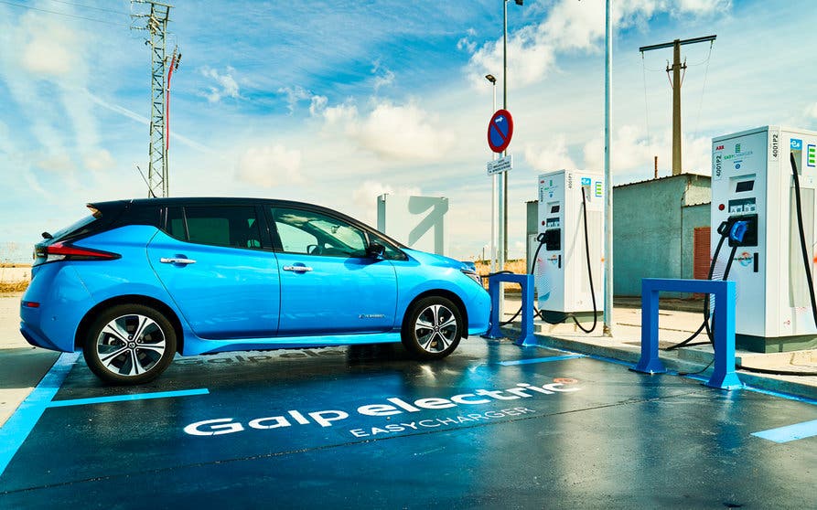  Estación de recarga para coches eléctricos de Easycharger. 