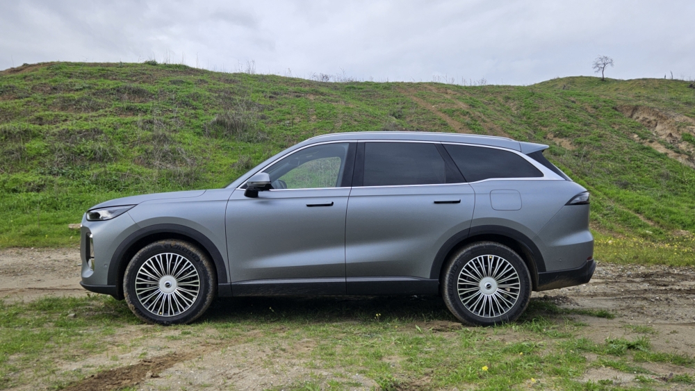 EBRO s900 1,68 L100 km 1.050 km de autonomía mejor coche fabricado en España EBRO s900 PHEV (3)