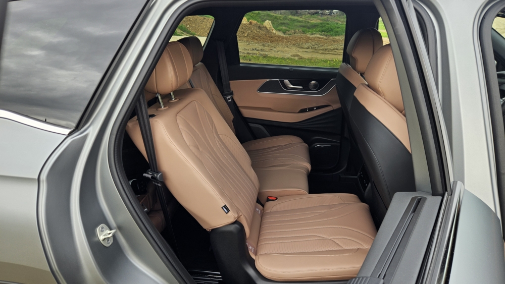 EBRO s900 1,68 L100 km 1.050 km de autonomía mejor coche fabricado en España EBRO s900 PHEV (7)