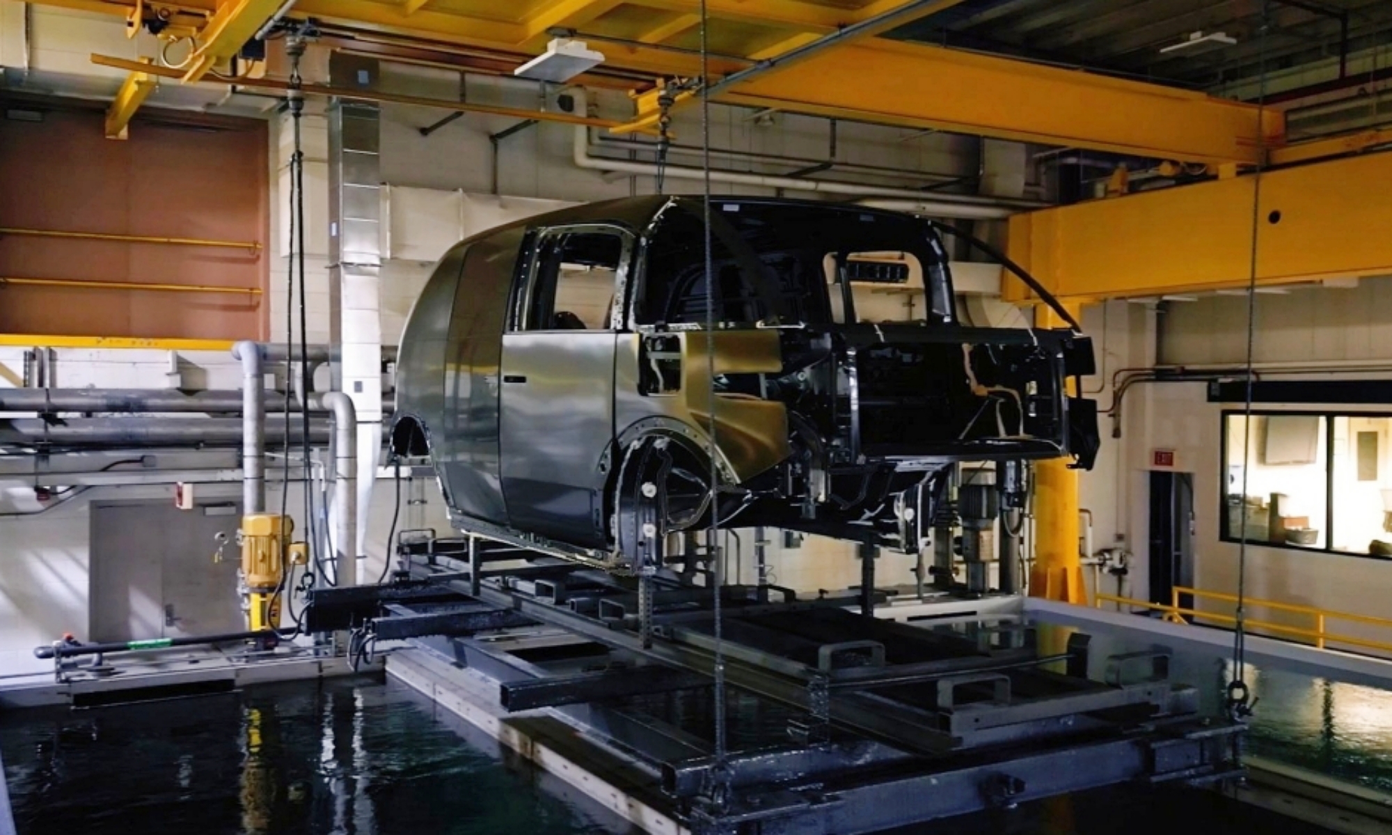 La fábrica de Canoo paraliza toda su actividad, dejando a medias los trabajos.