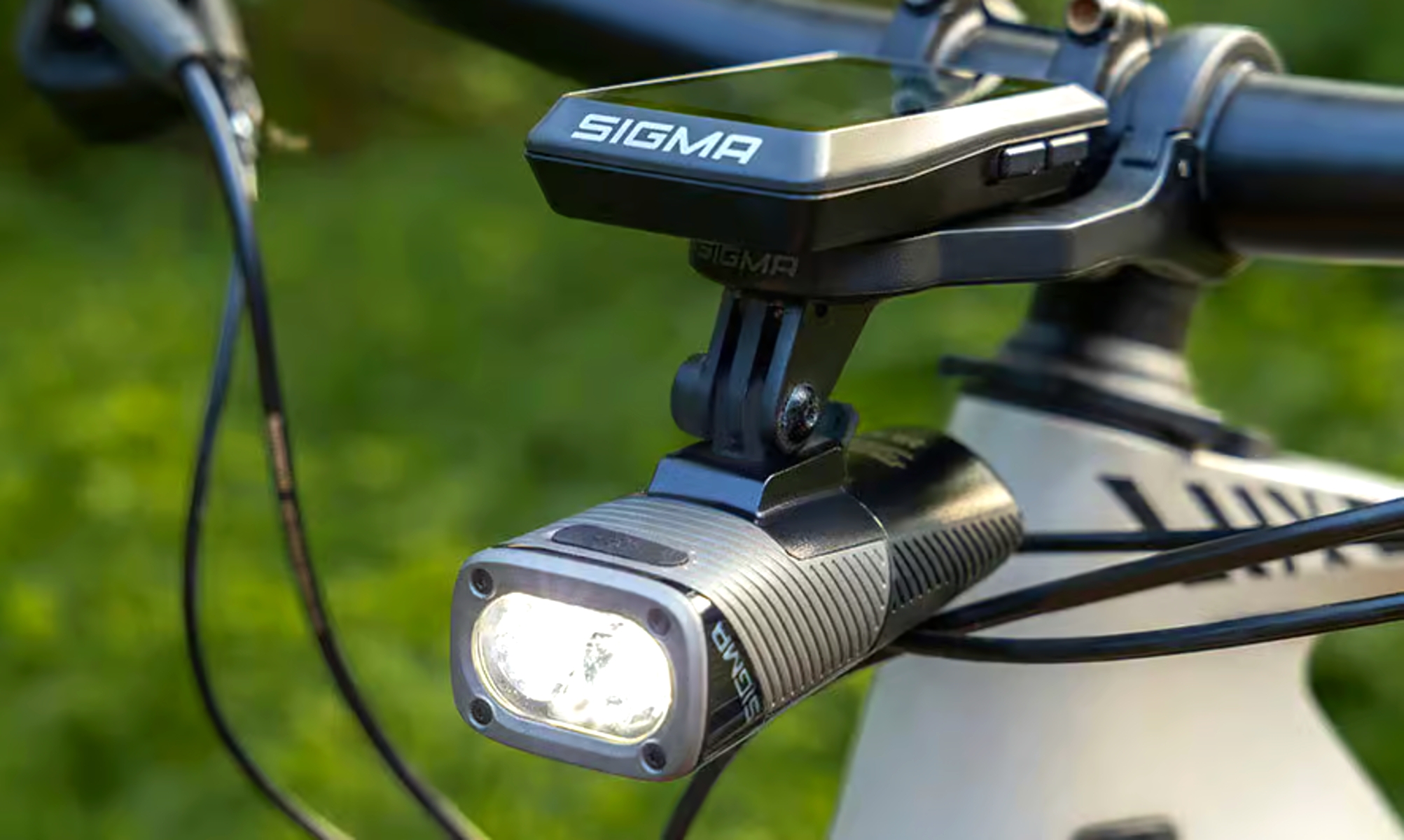 Un buen foco delantero, por menos de 100 euros (Foto: SIGMA).