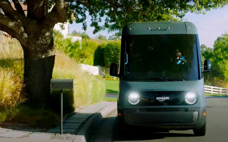  Las primeras unidades de la furgoneta eléctrica que Rivian está fabricando para Amazon ya trabajan en las calles de Los Ángeles. 