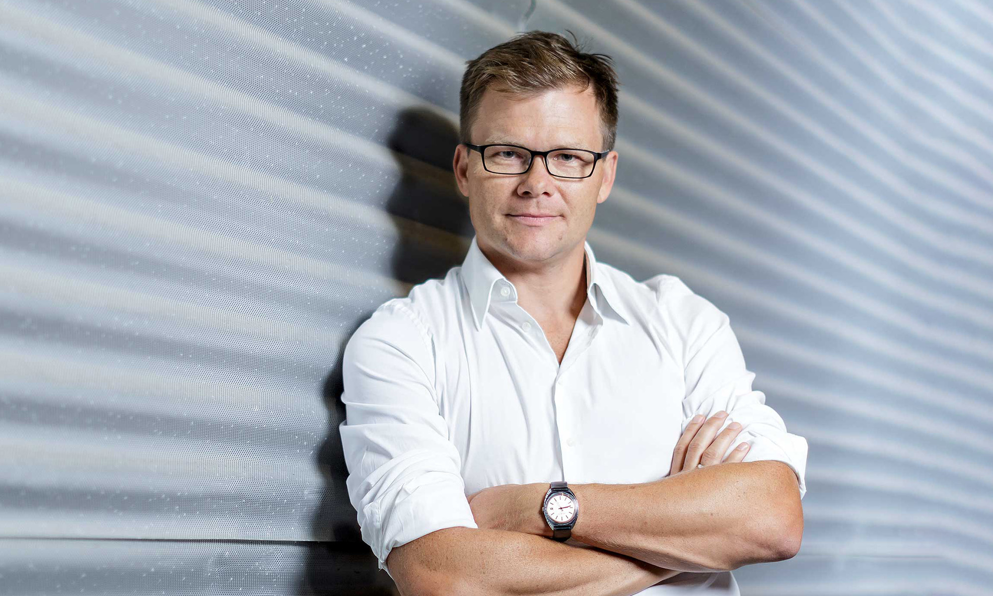 Carsten Schneider, político alemán, deja claro su preferencia por la electromovilidad.