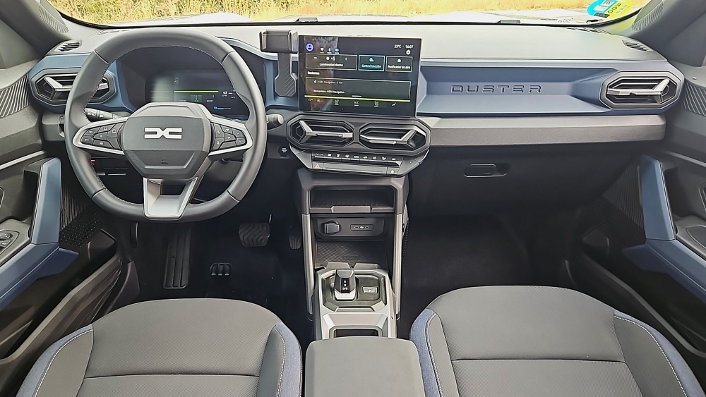 Dacia Duster Hybrid 140 Consume 5,0 L100 Km máximo rival MG ZS híbrido SUV barato volante Dacia Duster Hybrid 140 CV (18) Dacia Duster Hybrid 140 Consume 5,0 L100 Km máximo rival MG ZS híbrido SUV barato volante Dacia Duster Hybrid 140 CV (18)