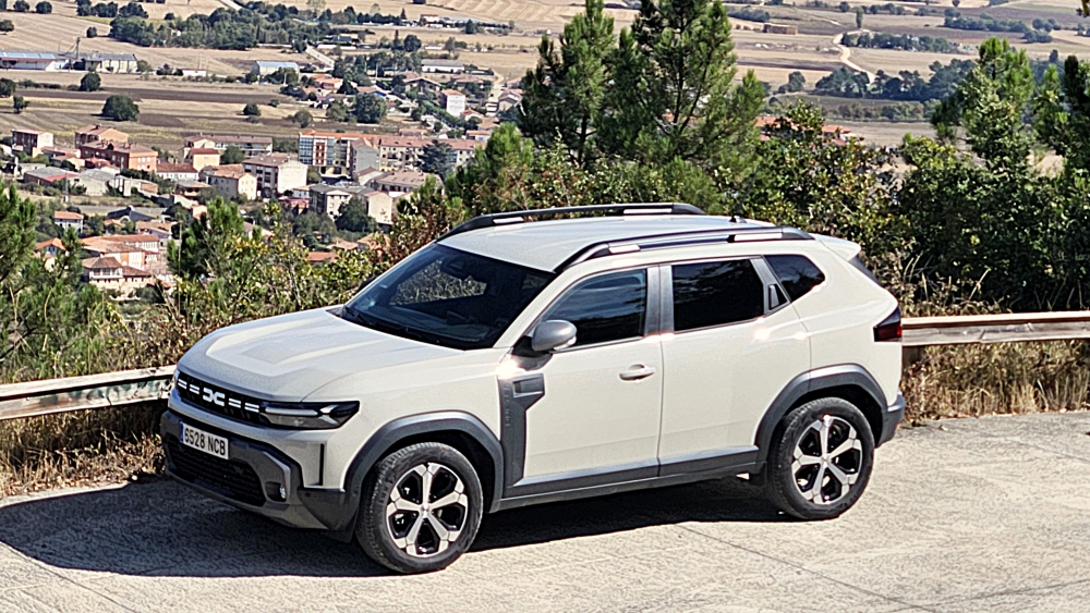 Dacia Duster Hybrid 140 Consume 5,0 L100 Km máximo rival MG ZS híbrido SUV barato volante Dacia Duster Hybrid 140 CV (5) Dacia Duster Hybrid 140 Consume 5,0 L100 Km máximo rival MG ZS híbrido SUV barato volante Dacia Duster Hybrid 140 CV (5)