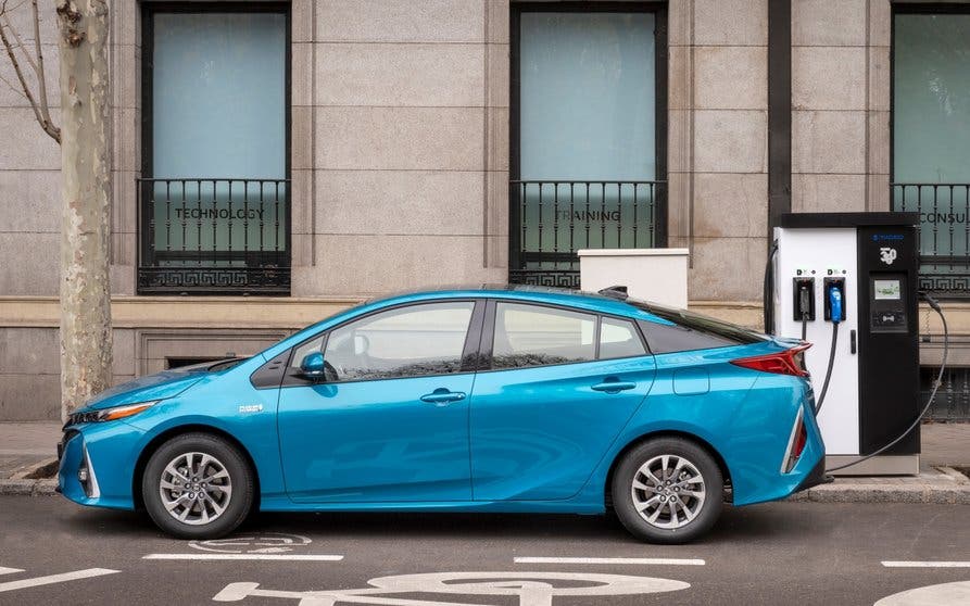  Toyota Prius Plug-in 2021 