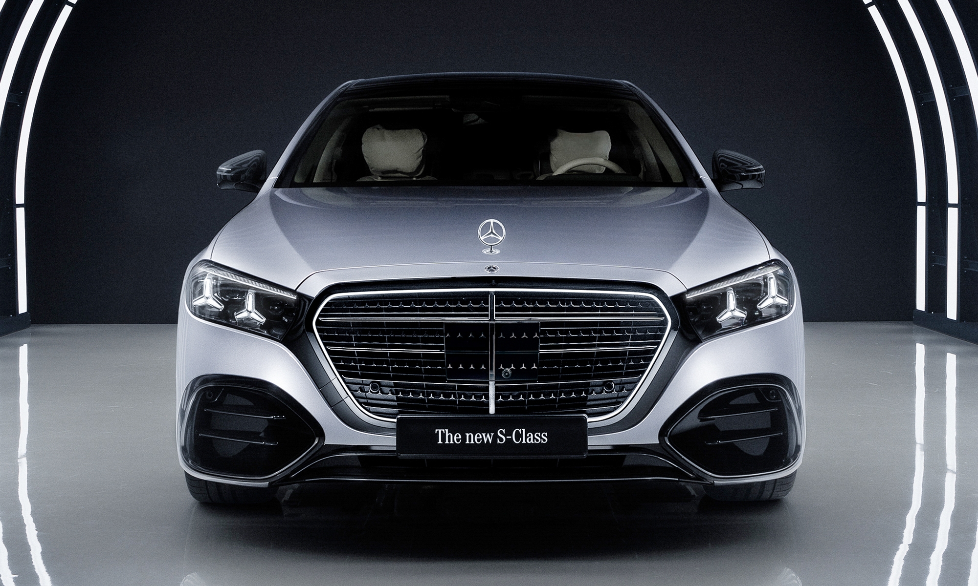 El referente del lujo en el sector automotriz evoluciona en diseño y tecnología.