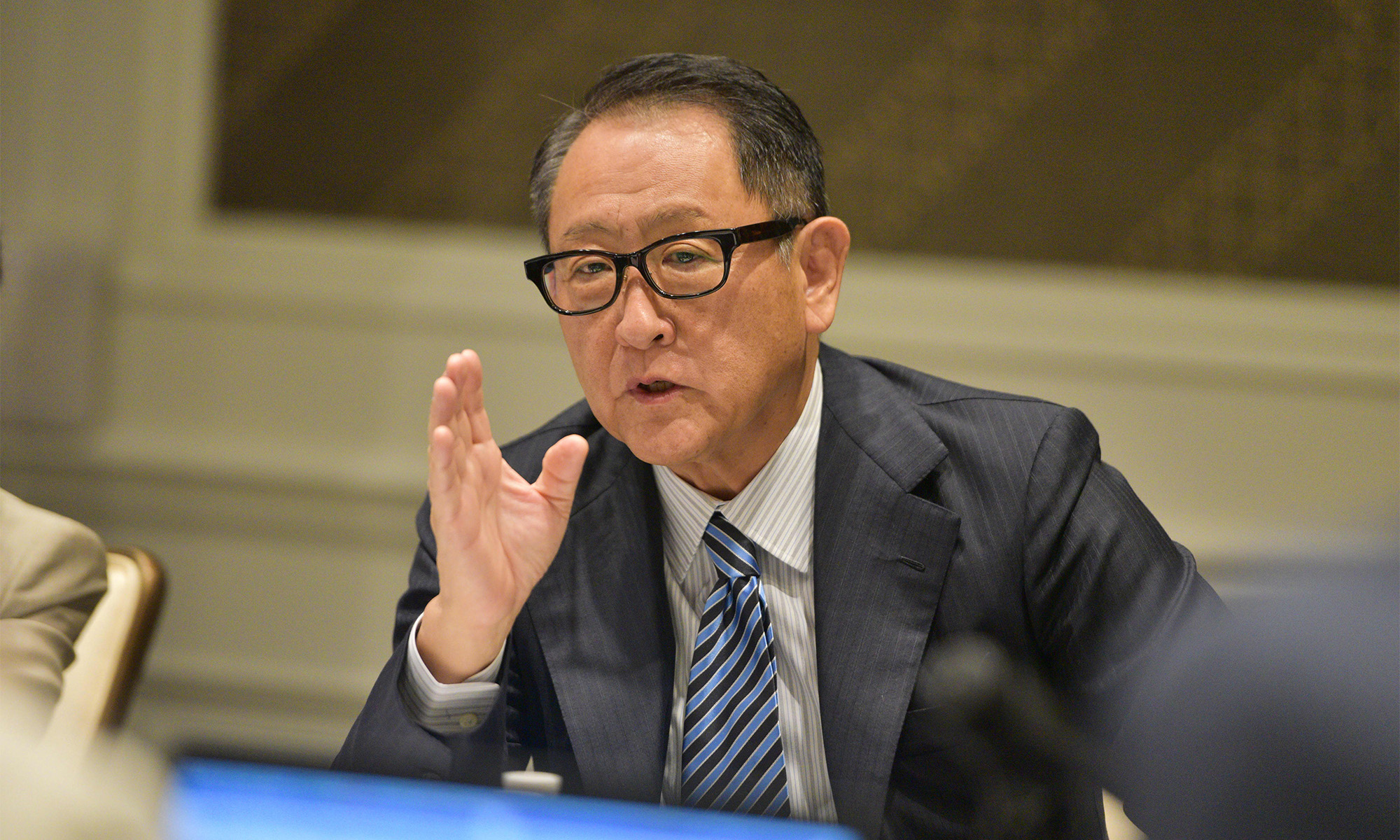 akio toyoda coches electricos contaminan mas coches hibridos 2