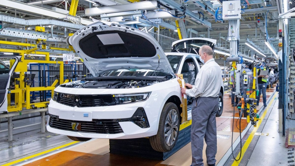 fabrica stellantis CEO de Volkswagen y Stellantis ayudas eléctricos hechos en Europa Plan Auto+ tendencia 2