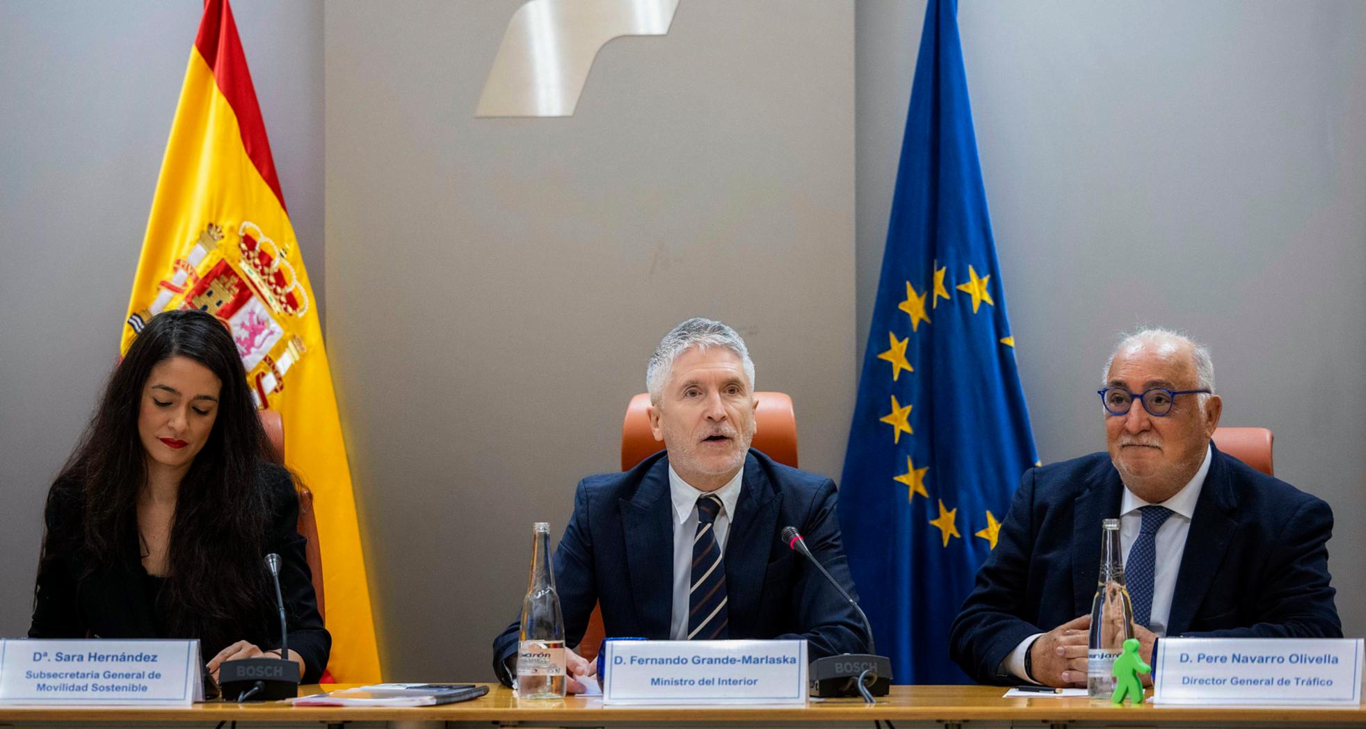 Gomez marlaska Pere Navarro DGT palo luz papelera semaforo 3