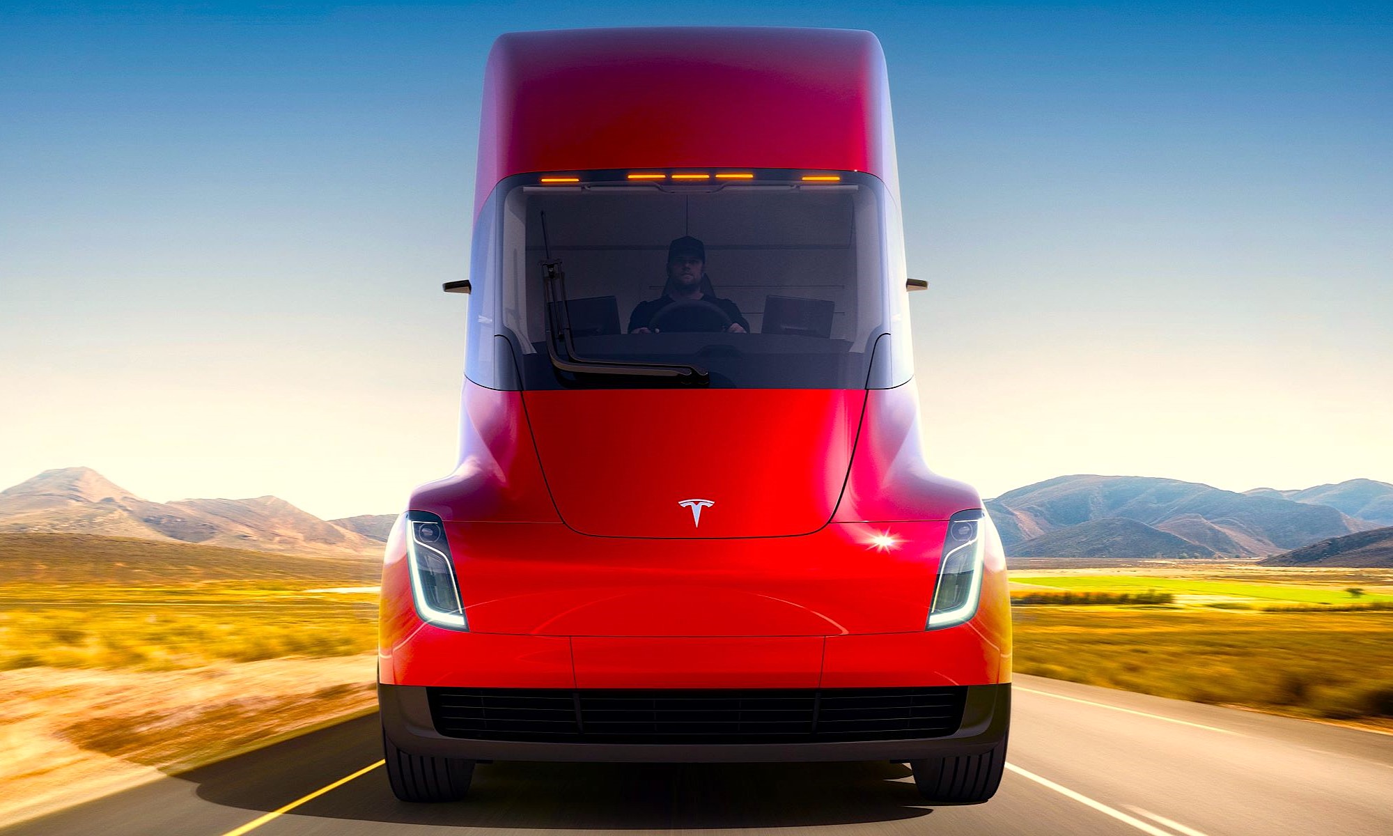 Presentado en 2017, el Tesla Semi cuenta una autonomía de 805 km, muy superior al de su mayor rival: el Mercedes eActross 600.