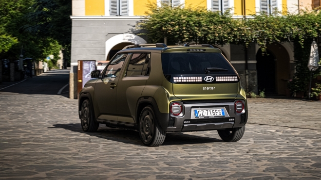 Hyundai Inster Trasera