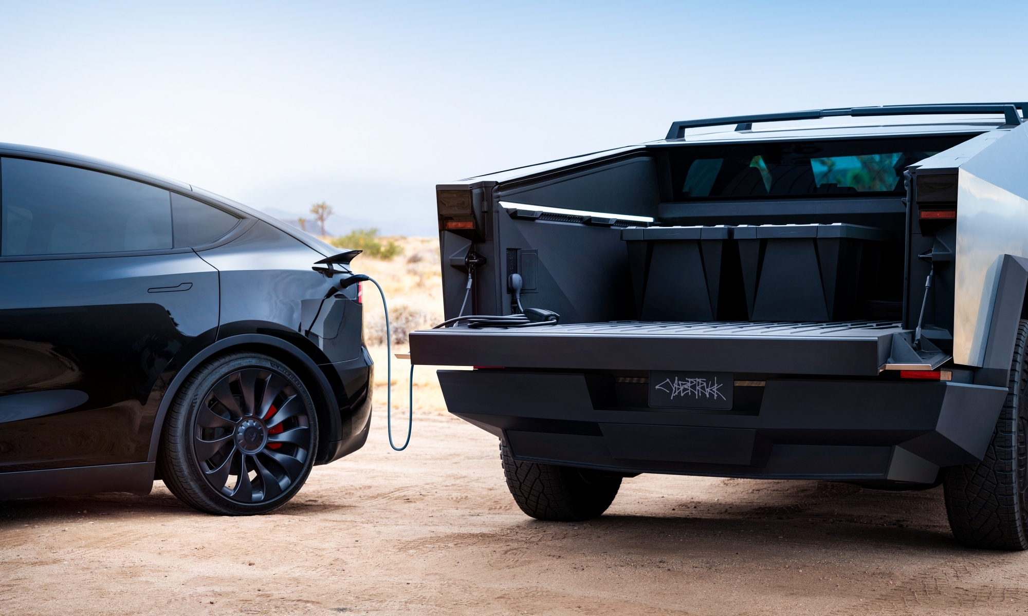 El Cybertruck ha sido el primer Tesla en ofrecer sistemas de carga bidireccional.