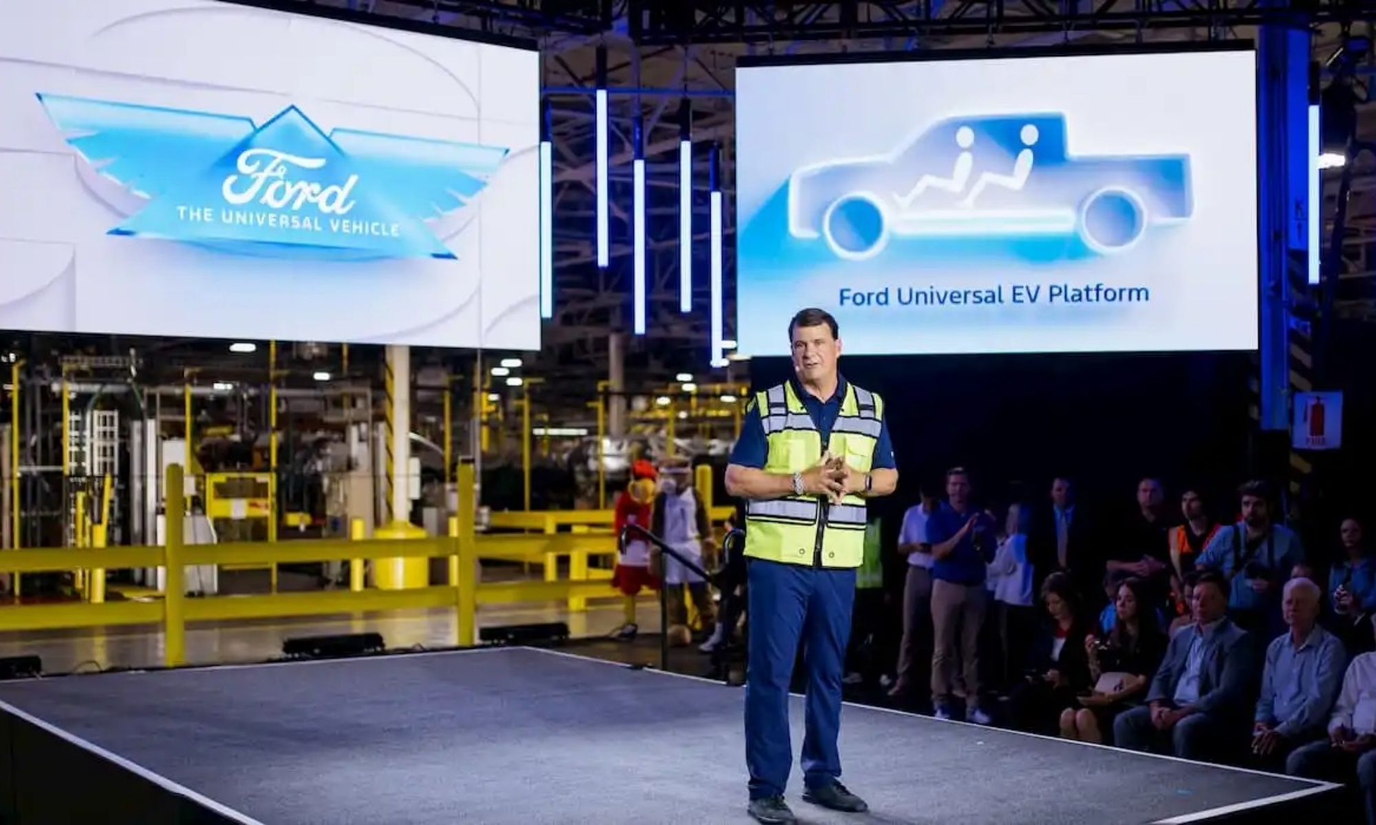 Jim Farley, CEO de Ford, tiene una pesada carga sobre sus hombros.