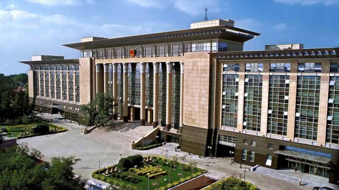 Tribunal Supremo de China 45 días cárcel trucar su coche para que condujera solo sin tocar volante