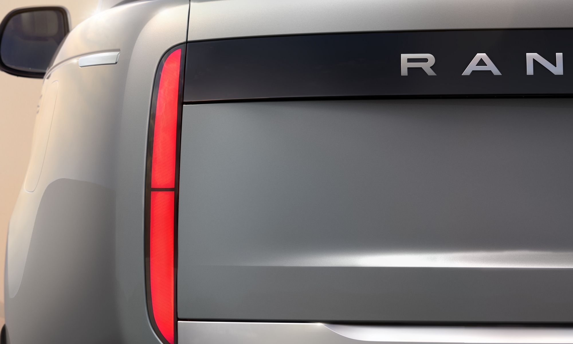 Range Rover desveló las primeras imágenes oficiales en diciembre de 2023.