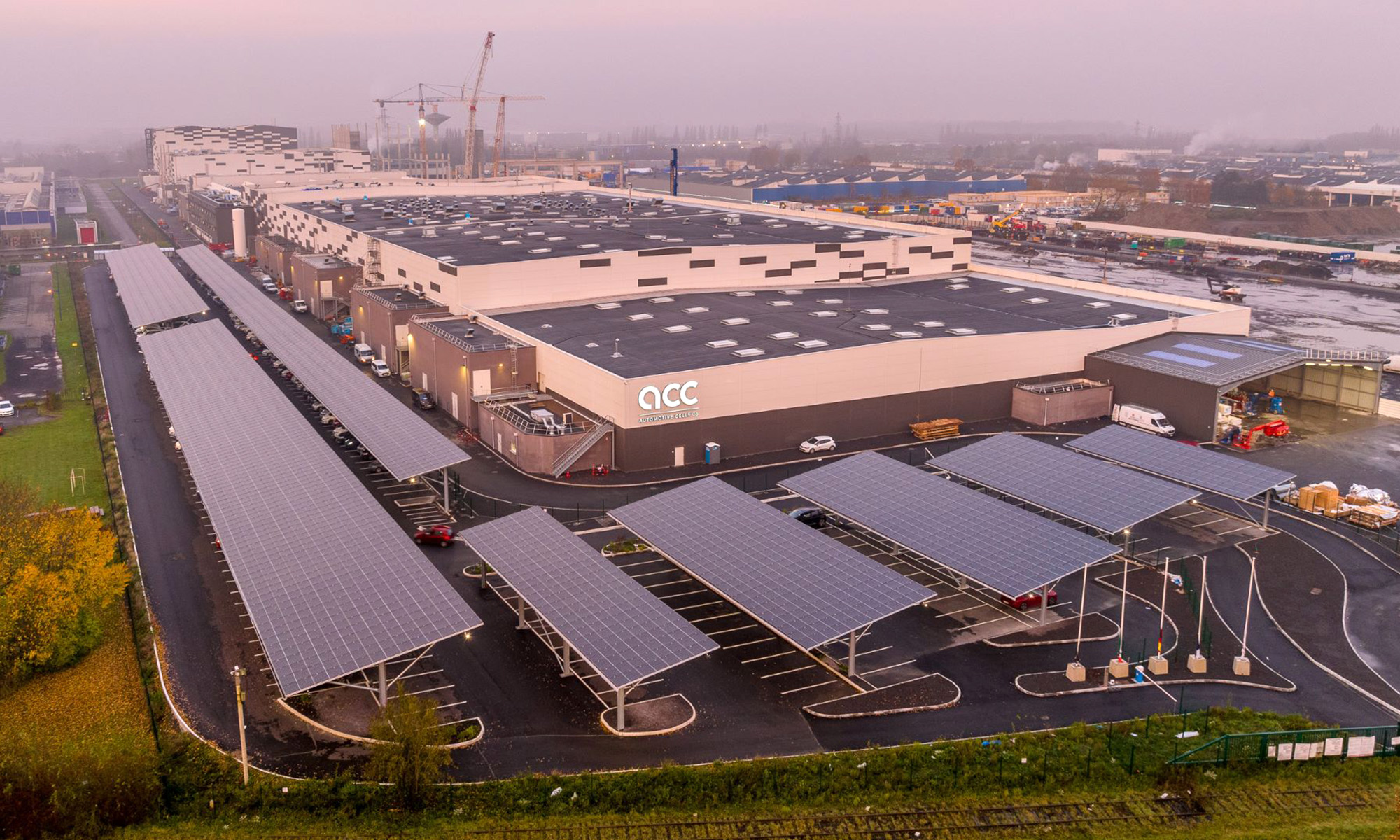 Automotive Cells Company (ACC), lucha por continuar con sus trabajos de producción de baterías.