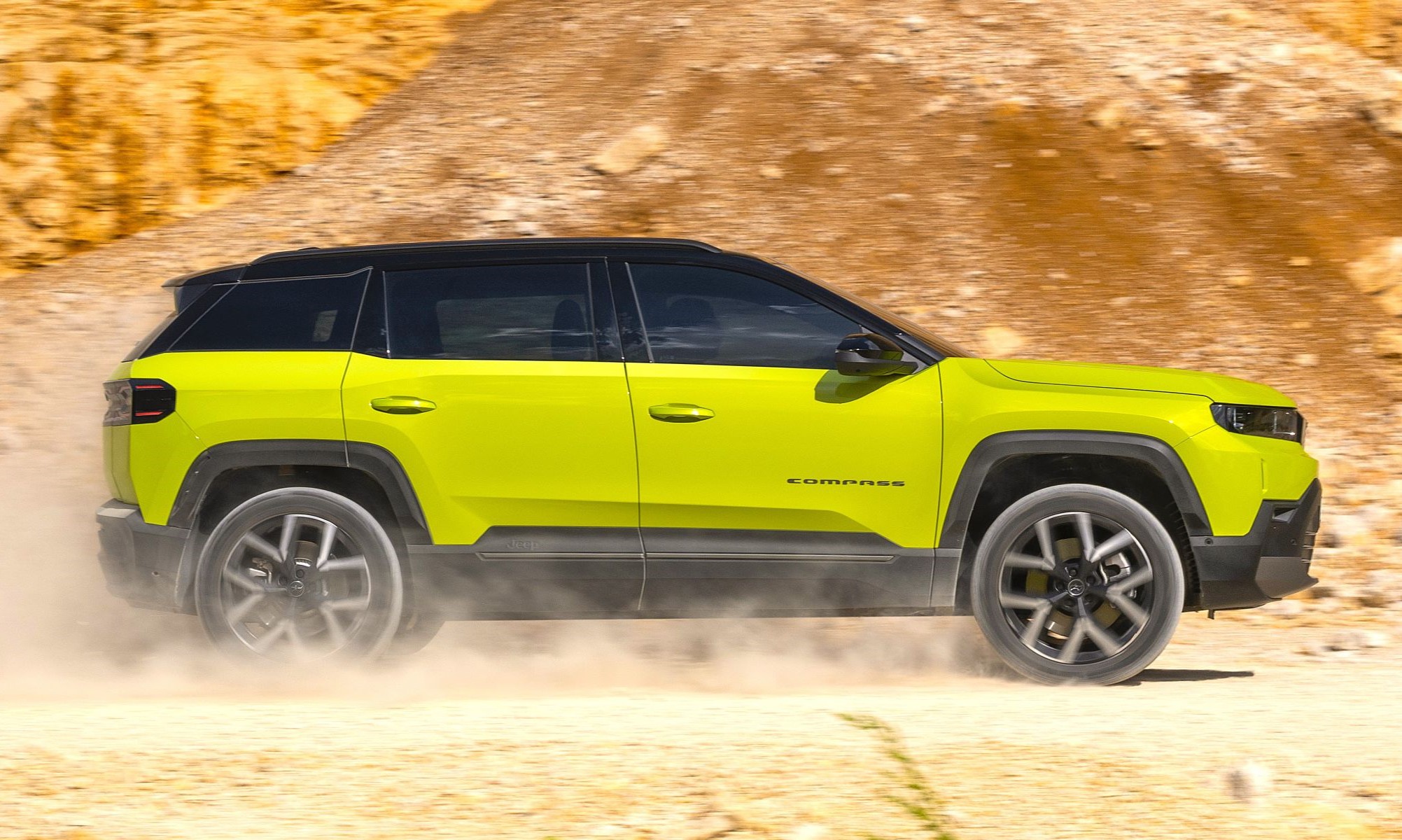 La versión PHEV del Jeep Compass llega a los concesionarios españoles con más de 6.000 euros de rebaja como promoción.