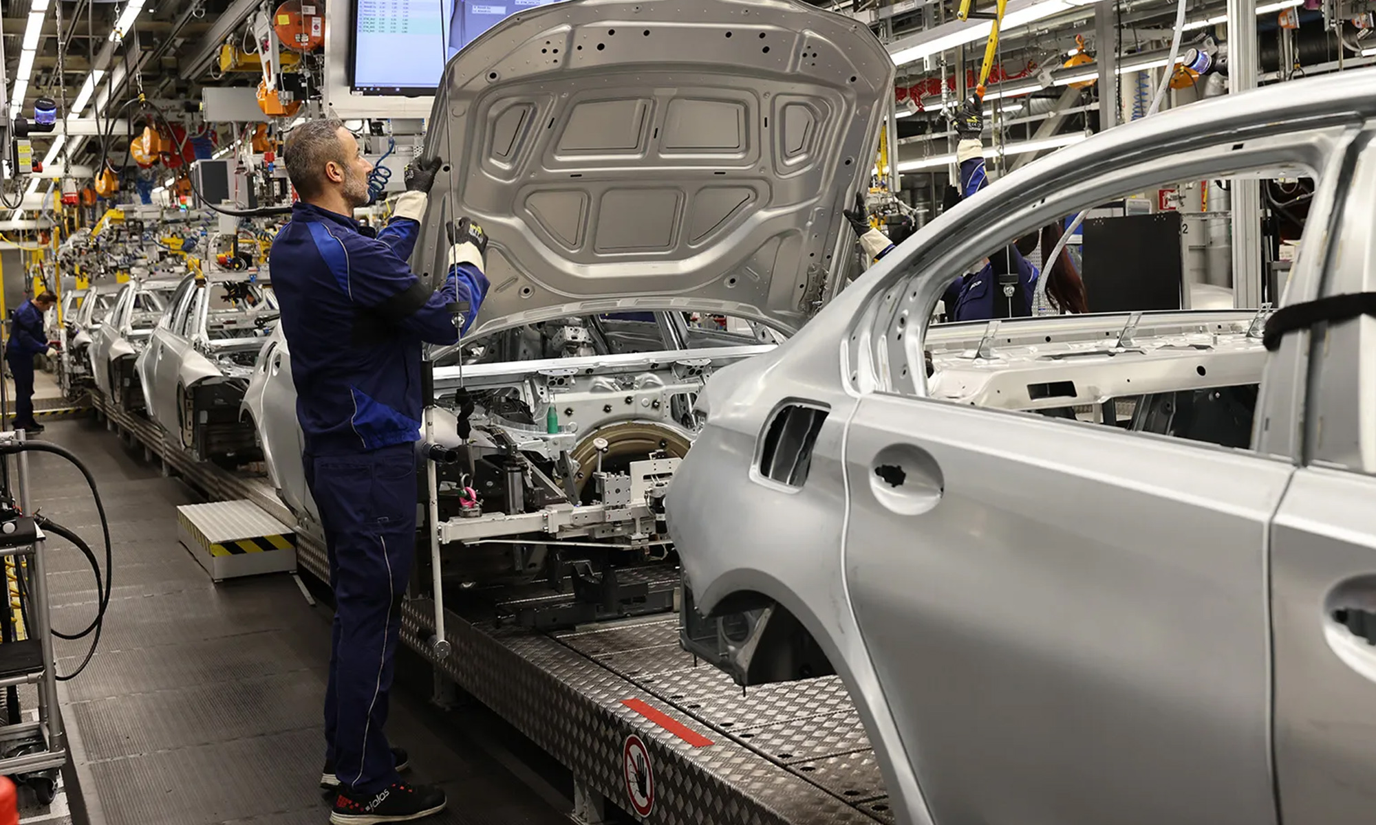 bmw compara marcas coreanas con chinas se equivoca