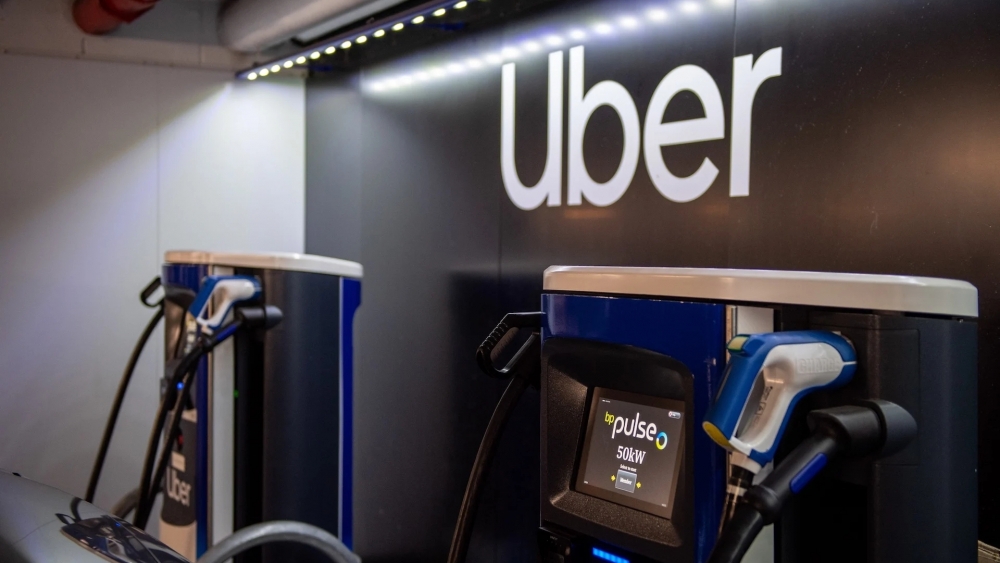 estacion recarga uber 85.000.000 euros UBer Madrid cambio coches eléctricos