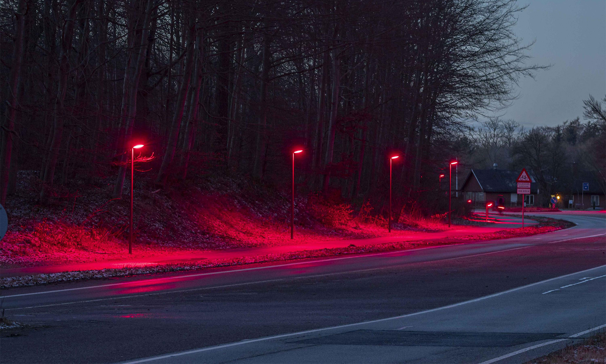 dinamarca cambia luz blanca por roja carreteras calles