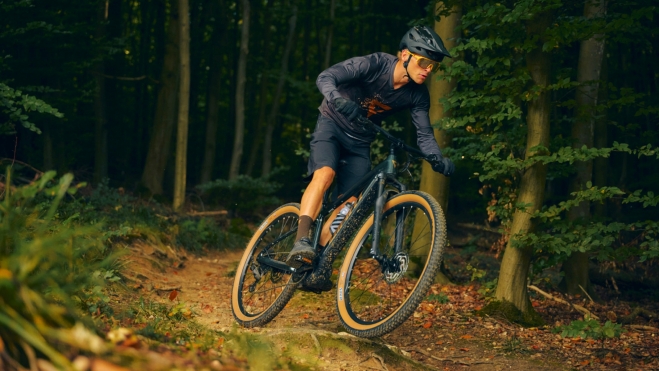 MY26 Talon Eplus ColorA Action WebRes 21 MY26 Talon Eplus ColorA Action WebRes 21