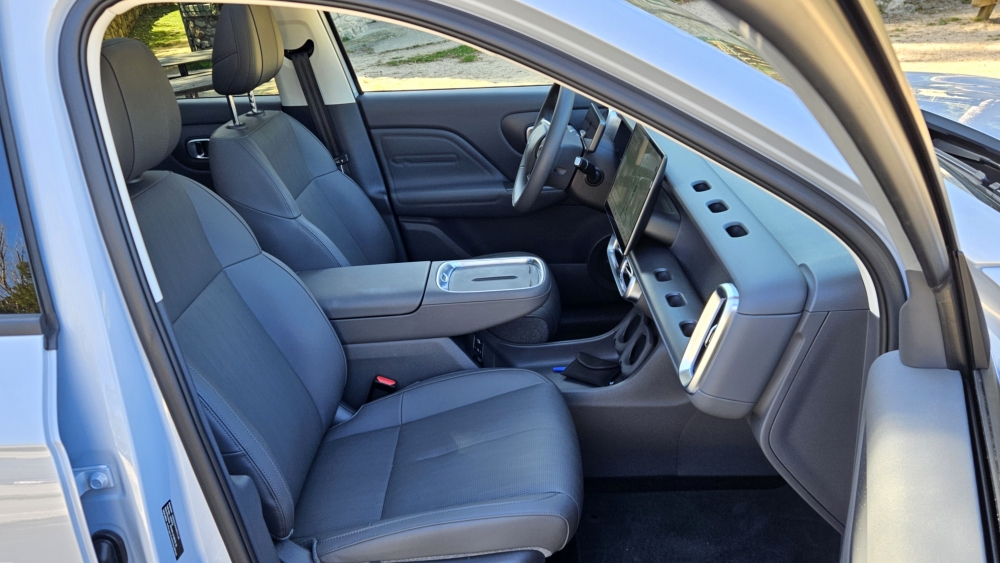 Leapmotor B10 BEV 23.000 euros 434 km de autonomía SUV eléctrico fabricado en España desafía BYD (6) Leapmotor B10 BEV 23.000 euros 434 km de autonomía SUV eléctrico fabricado en España desafía BYD (6)