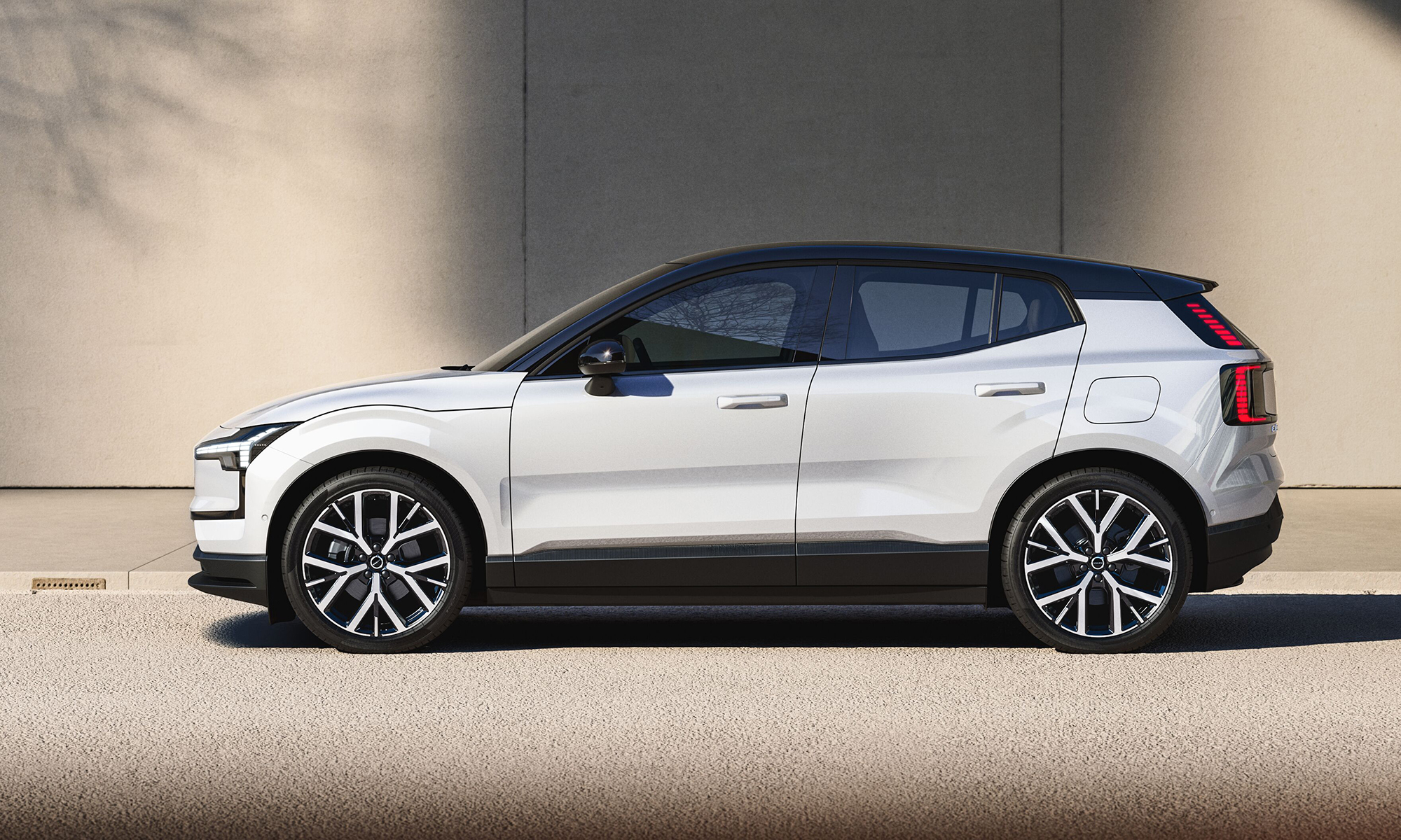 El Volvo EX30 integra ahora un nuevo peldaño aún más accesible en su gama.