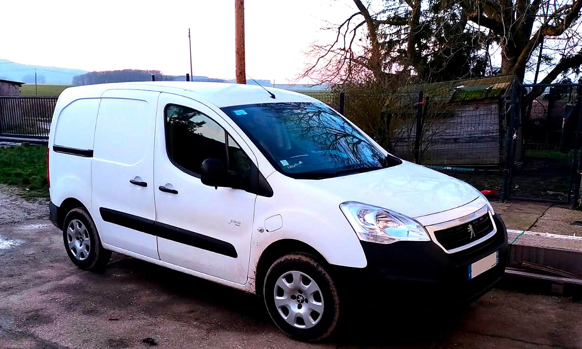 peugeot partner 2000x1200 brightened