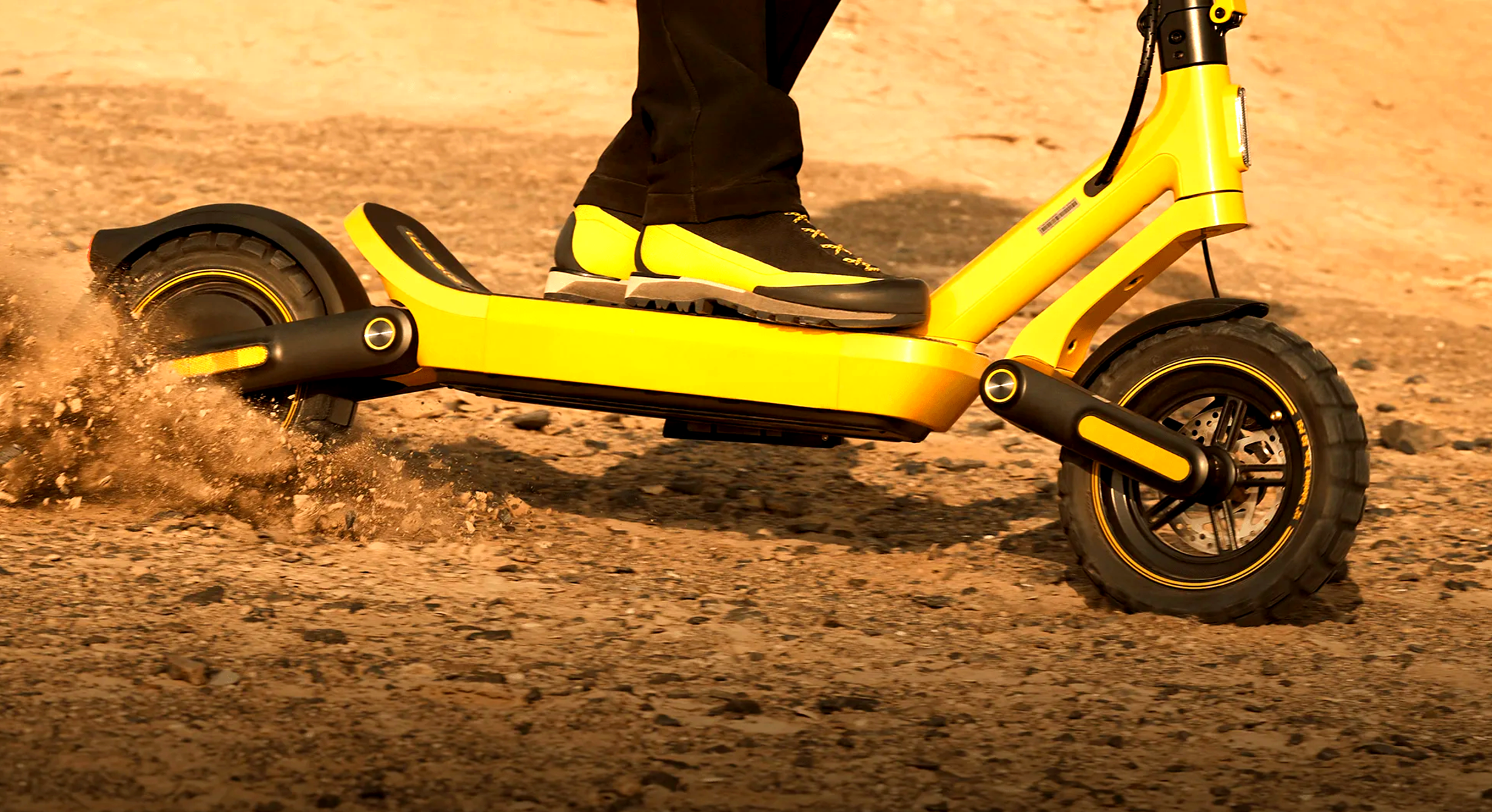 1.200 W de potencia, doble suspensión y ruedas de tacos: así es este nuevo patinete (Foto: Xiaomi).