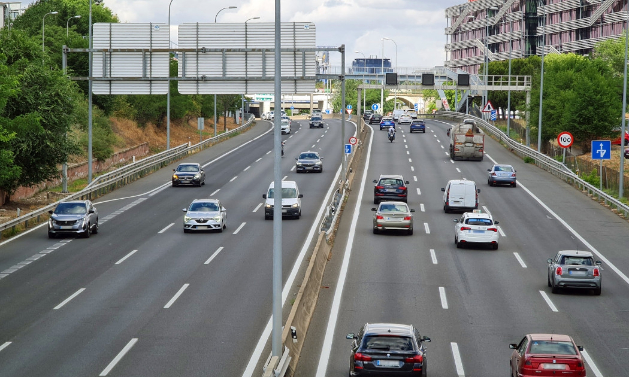 Los coches eléctricos o de etiqueta CERO tendrán que cumplir con los mismos requisitos que el resto.