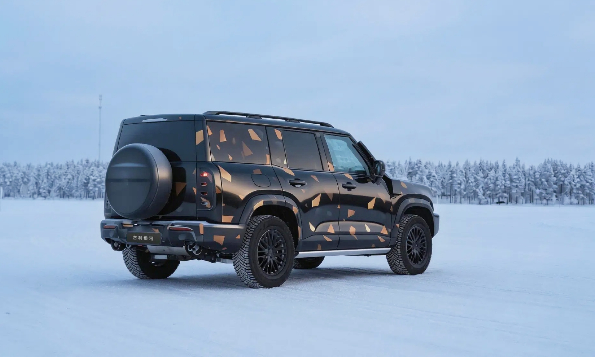 Los chinos intentan, por todos los medios, crear sus propias versiones de los Land Rover.