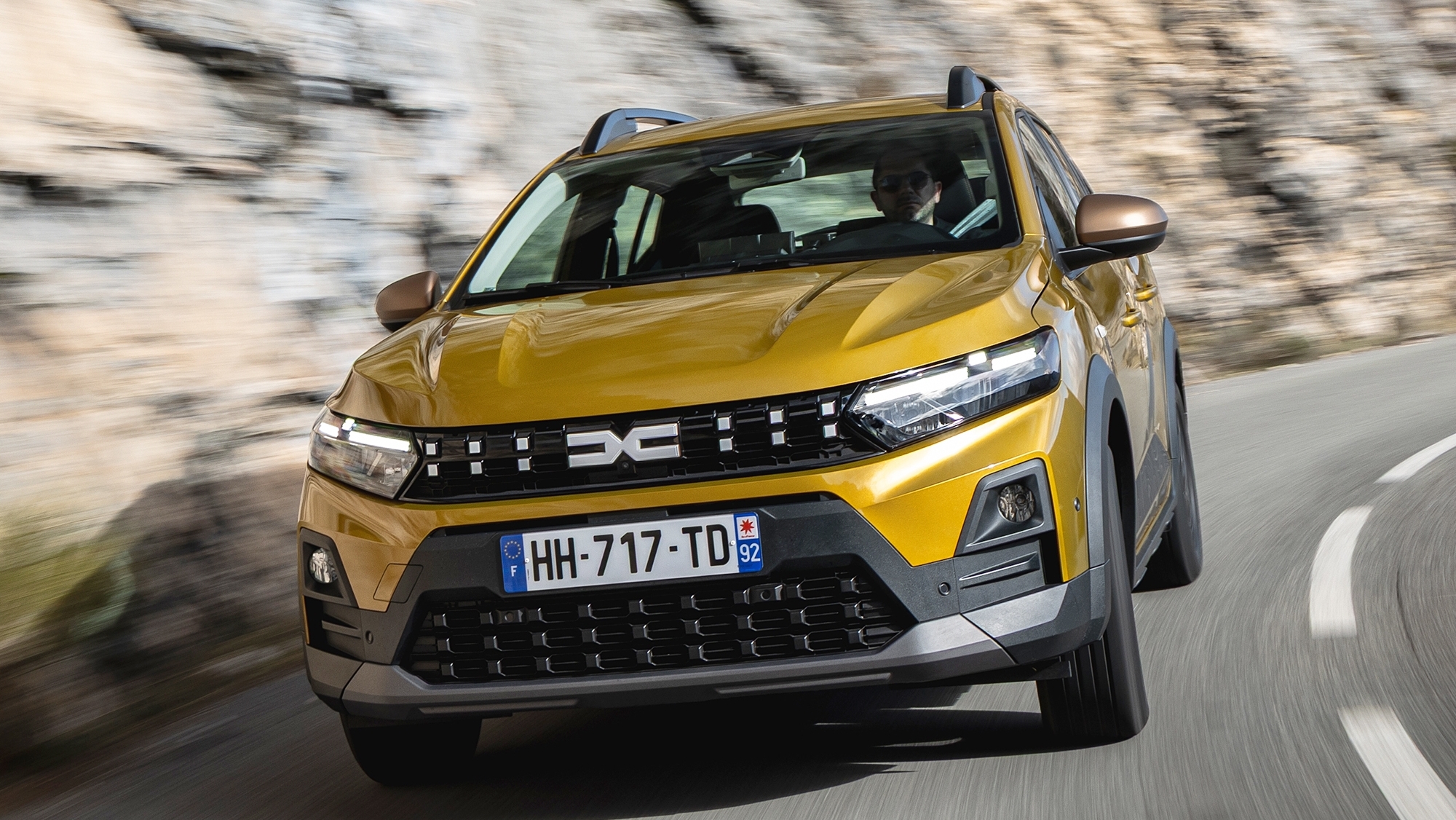 Giro de 180 grados para el ‘bestseller’ europeo: será un coche híbrido y eléctrico muy pronto