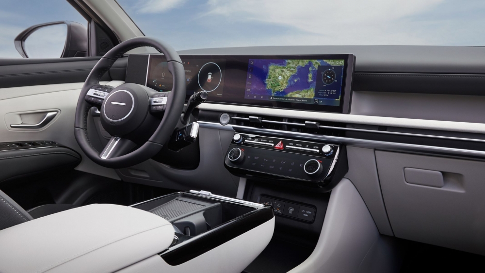 hyundai tucson interior 2,7 L 9.300 € más barato Toyota RAV4 SUV PHEV oferta hyundai tucson interior 2,7 L 9.300 € más barato Toyota RAV4 SUV PHEV oferta