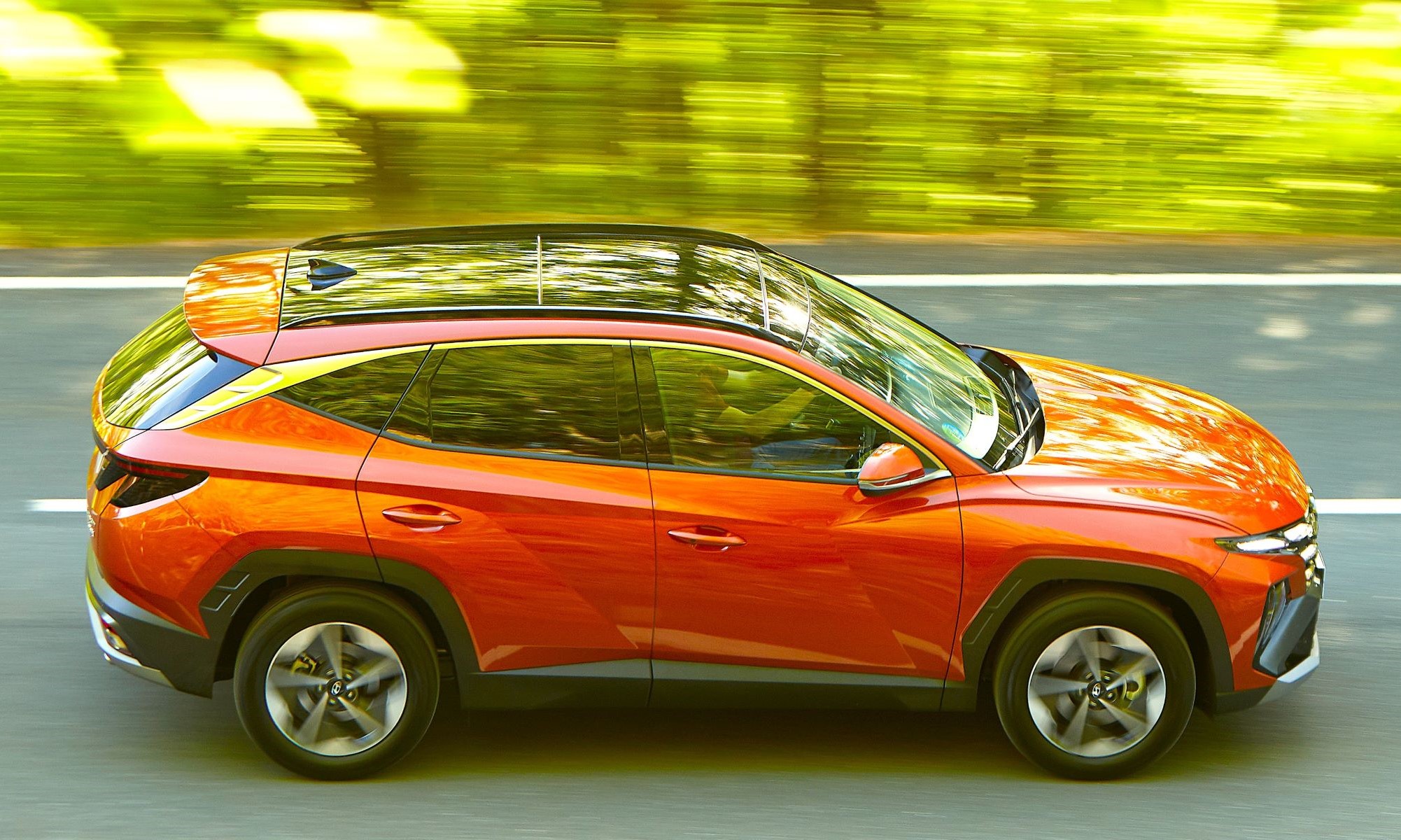 El Hyundai Tucson ofrece una versión PHEV o híbrida enchufable que permite recorrer 70 km en modo 100% eléctrico.